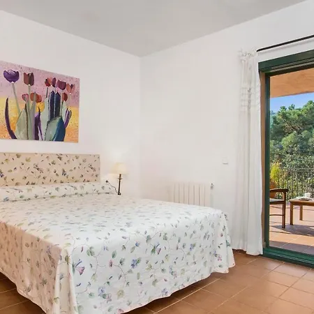Sleeps 6 Villa *
